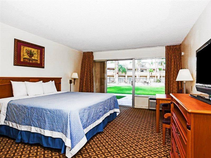 Days Inn By Wyndham Bakersfield Exteriör bild