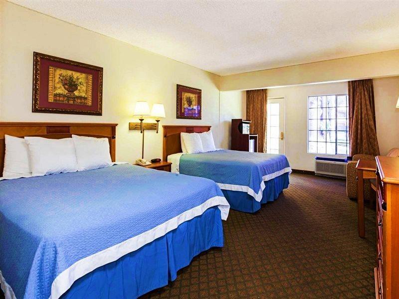 Days Inn By Wyndham Bakersfield Exteriör bild