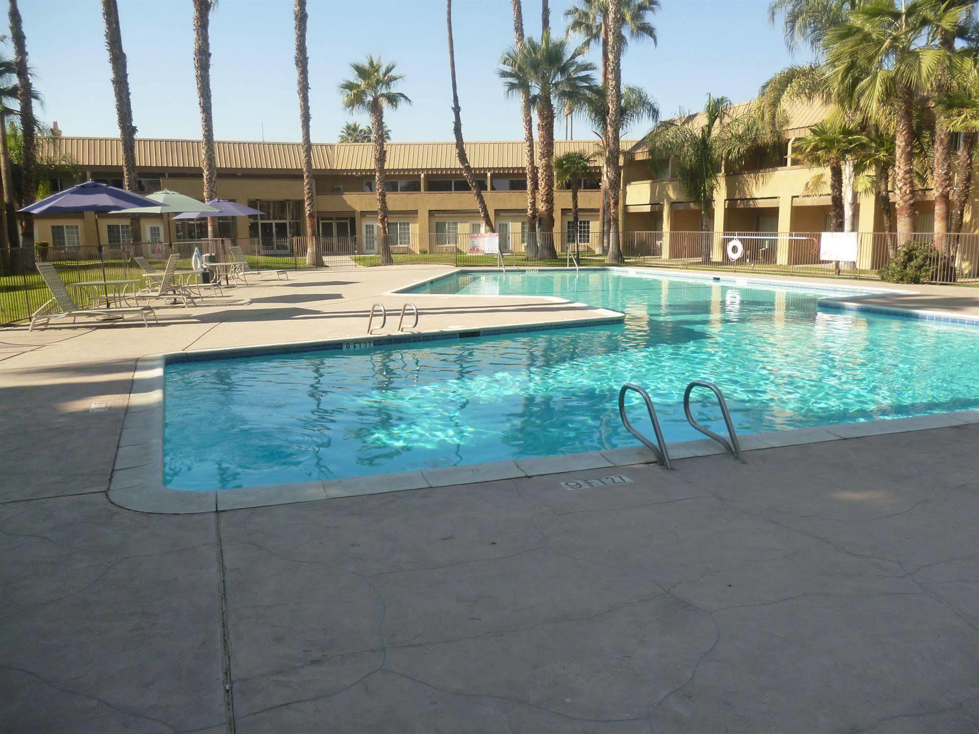 Days Inn By Wyndham Bakersfield Exteriör bild