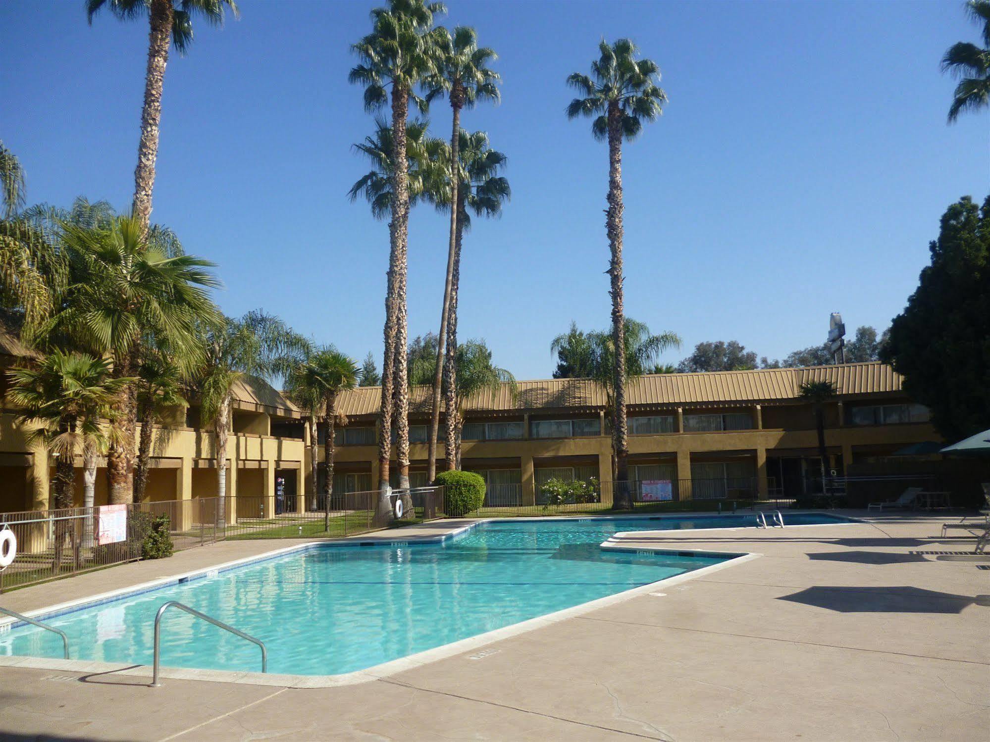 Days Inn By Wyndham Bakersfield Exteriör bild