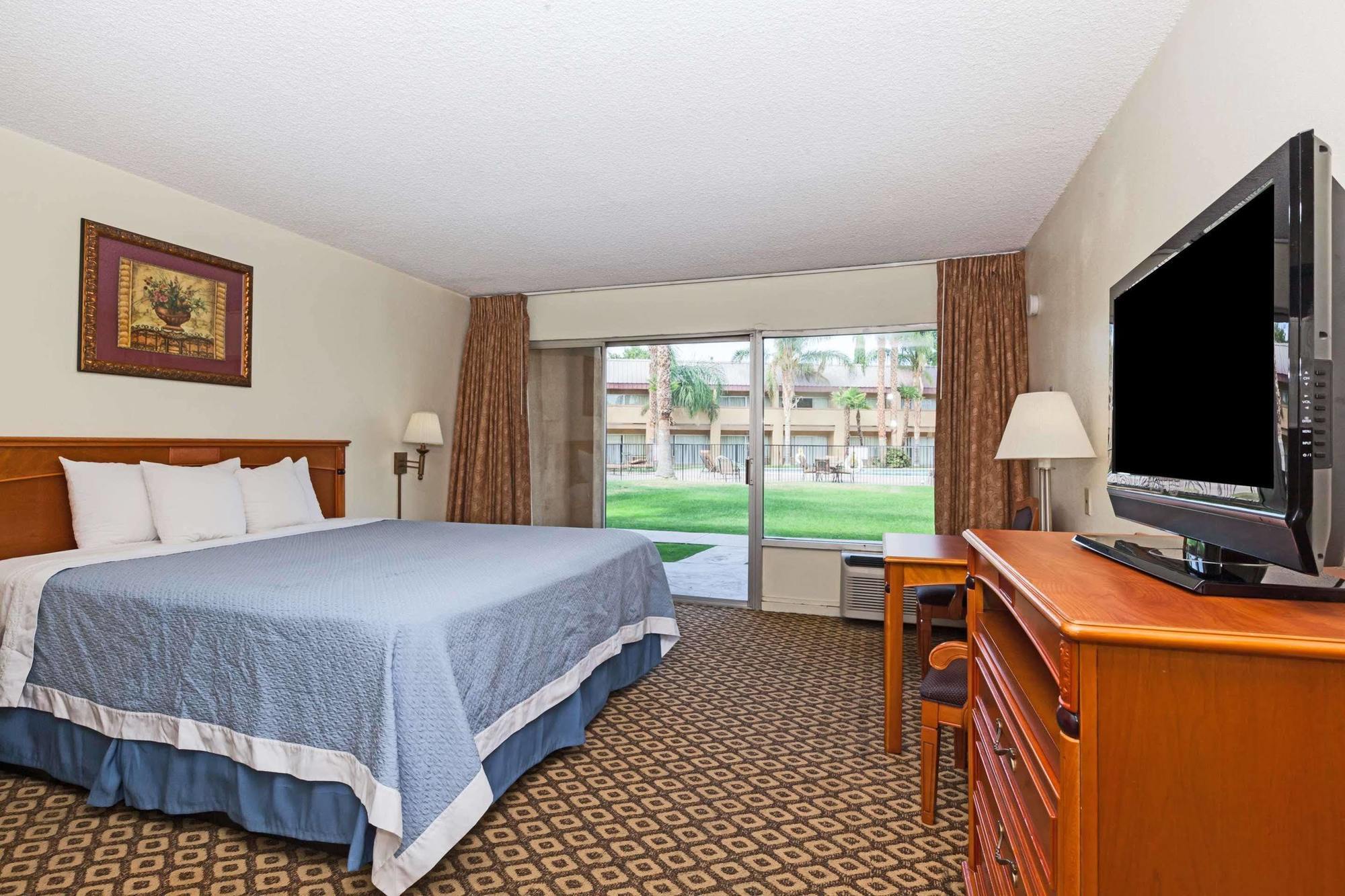 Days Inn By Wyndham Bakersfield Exteriör bild